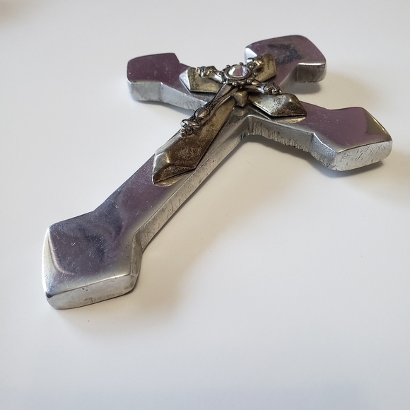 Vintage Silver tone Metal Cross with a Rignstone - Picture 11 of 11